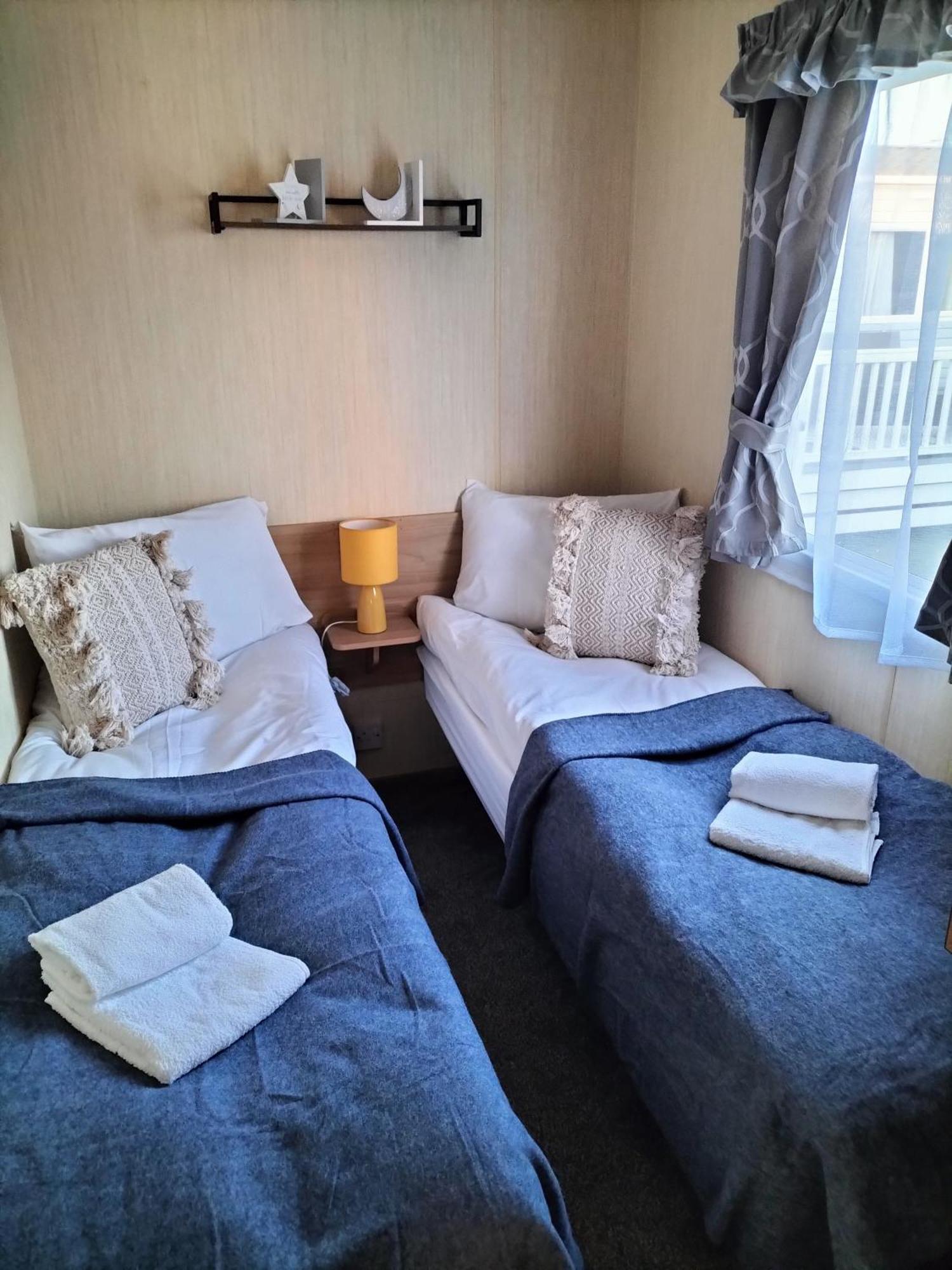 3 Bedroom Caravan, Edi Rita, Robin Hood, Pet Friendly Meliden Exteriör bild